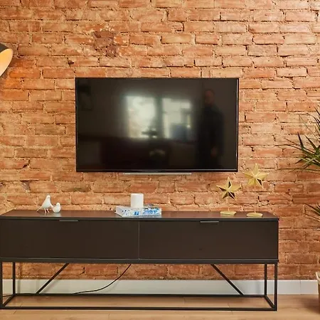 Spacious 3br 2bath Ac In Center - Santur D9 *