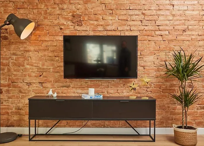 Spacious 3br 2bath Ac In Center - Santur D9 *