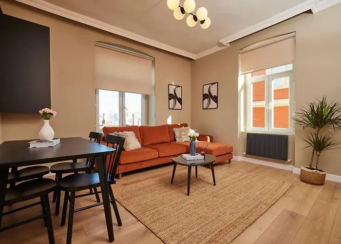 Apartment Spacious 3br 2bath Ac In Center - Santur D9